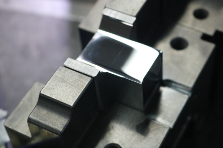 苹果充电器抛光加工