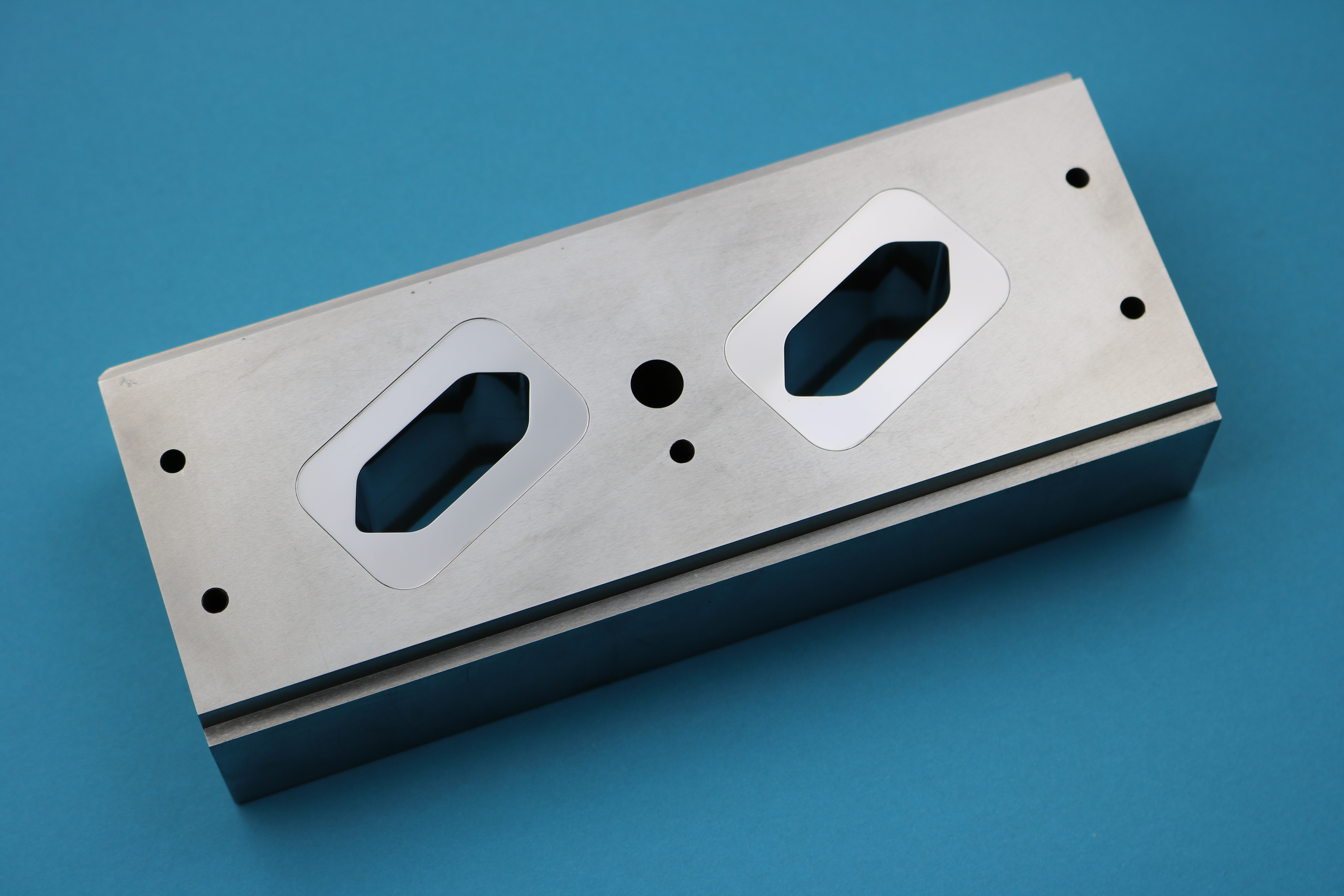 毅顺塑胶模具抛光