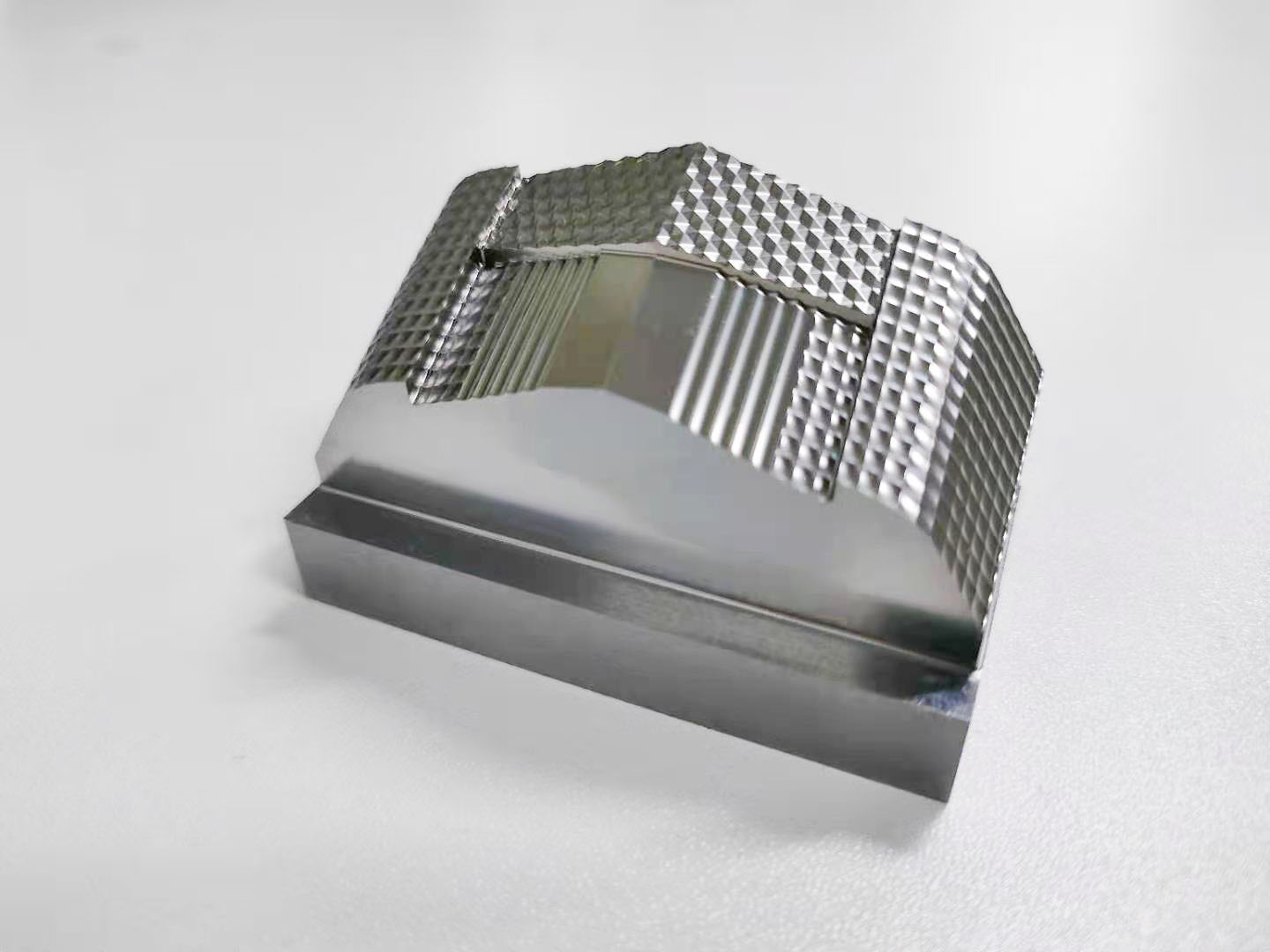 五轴镜面抛光加工-精密模具